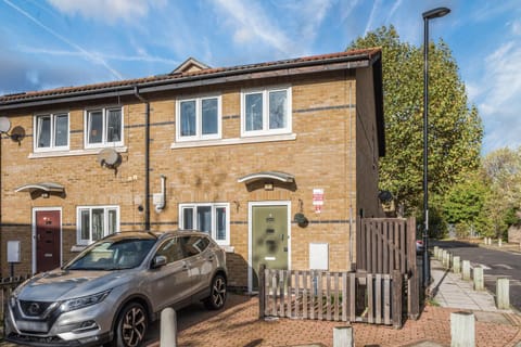 Property building, Day, Street view, Parking