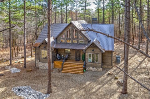 Pine Creek Lodge House in Broken Bow