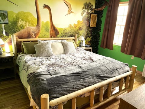 Jurassic Dino Suite Jiminy-Must See Sleeps 4 Condo in Jiminy Peak Mountain