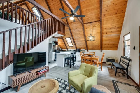 Munds Park A-Frame Cabin with Deck and Grill House in Munds Park