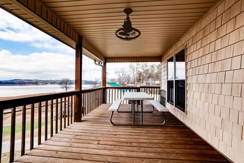 Lakefront House by Staycating Haus in Douglas Lake