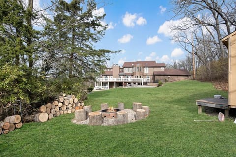 Hillside vacation next to Overland Park Kansas nature trail grill and fun Haus in Overland Park