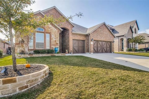 Beautiful interiors lakeside recreation center easy access Traeger grill House in Little Elm