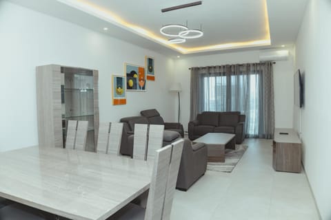 TV and multimedia, Living room, Seating area, Dining area, air conditioner