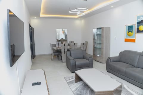 TV and multimedia, Living room, Seating area, Dining area