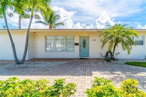 Home Wpool By Pmi Unit Dfs House in Deerfield Beach