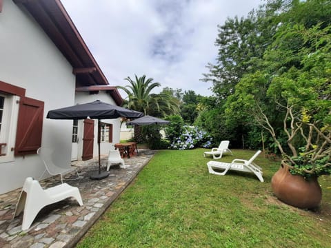 Maison calme avec grand extérieur, proche centre et océan, idéale famille/amis - FR-1-239-860 House in Anglet