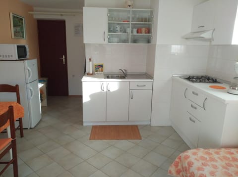 Property building, kitchen, kitchen