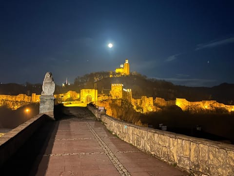 Nearby landmark, Night, Landmark view