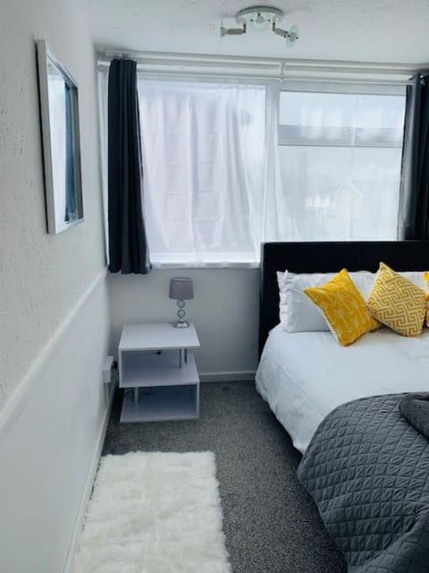 Aylesbury Apartment for Contractors and Holidays Condo in Aylesbury