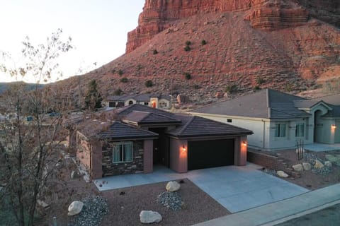 3x3 Sanctuary at Kanab - New West Properties House in Kanab