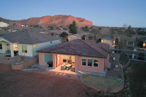 3x3 Sanctuary at Kanab - New West Properties House in Kanab