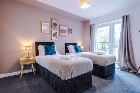 Stunning 2 Bed Apt By Greenstay Serviced Accommodation - Located in Formby Village - Perfect For SHORT & LONG STAYS - Couples, Friends & Families & Business Travellers All Welcome - Dog Friendly - 7 Apartment in West Lancashire District