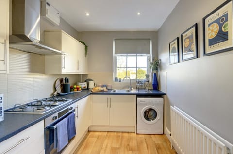 Regency Nest by Spa Town Property - Stylish 3 Bedroom Apartment on 2 Floors, Central Leamington Spa Apartment in Royal Leamington Spa