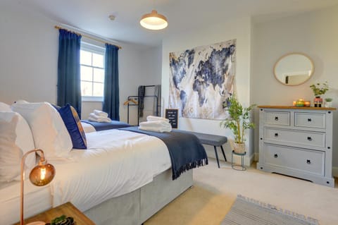 Regency Nest by Spa Town Property - Stylish 3 Bedroom Apartment on 2 Floors, Central Leamington Spa Apartment in Royal Leamington Spa