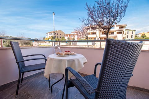 Day, Natural landscape, View (from property/room), Balcony/Terrace, Seating area