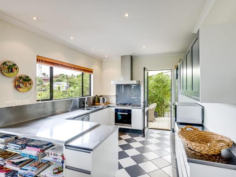 Busby Hill Villa - Havelock North Holiday Home House in Havelock North