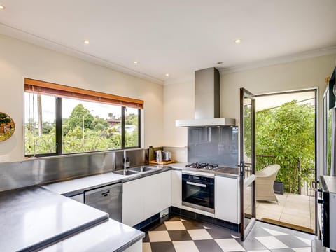 Busby Hill Villa - Havelock North Holiday Home House in Havelock North