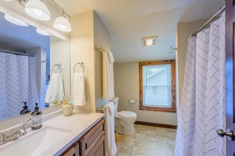 5 Star Suite Spot - Sleeps 7 3Br 2 Bath Full Remodel Casa in Appleton