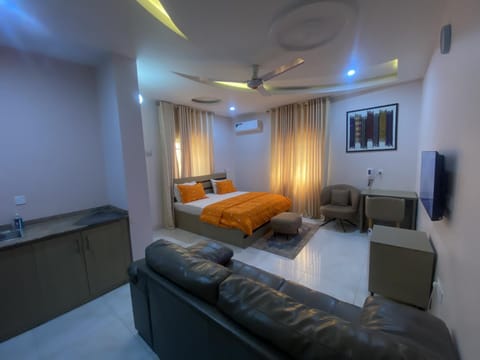 C7 Hazelwood Residence & Suites Bed and Breakfast in Abuja