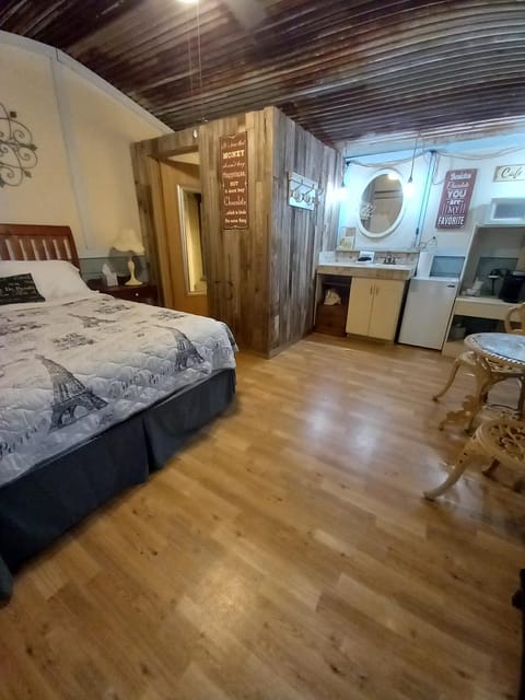 Acorn Hideaways Canton Sweet Dreams for 2 Bed and Breakfast in Canton
