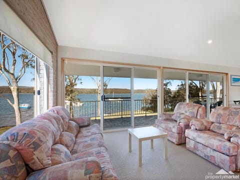 The Waterfront House in Lake Macquarie