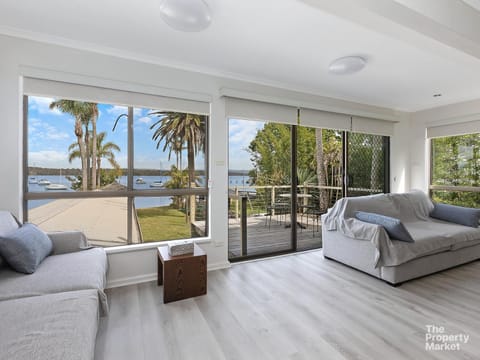 Paradise Palms House in Lake Macquarie