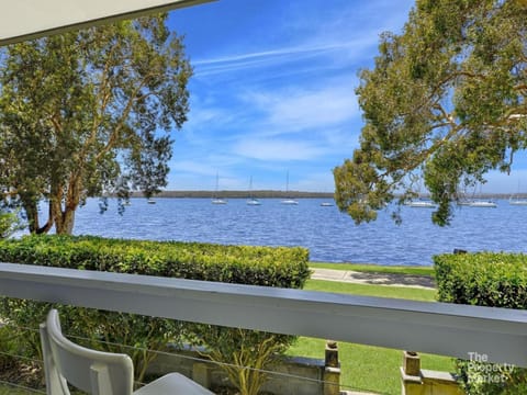 Waterside Cottage House in Lake Macquarie