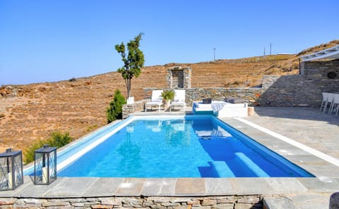 Day, Natural landscape, Pool view, Swimming pool, sunbed