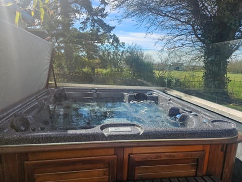 Day, Natural landscape, Hot Tub, Pool view