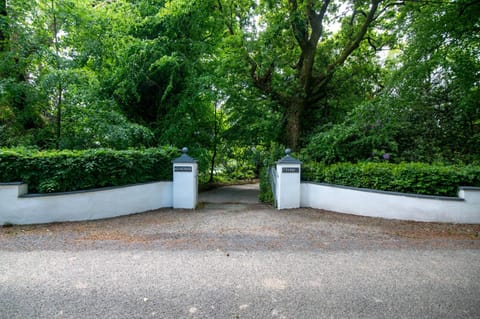 Facade/entrance, Natural landscape, Garden view