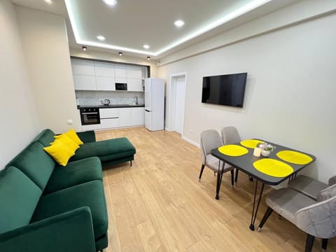 Kitchen or kitchenette, Living room, Dining area, minibar, air conditioner