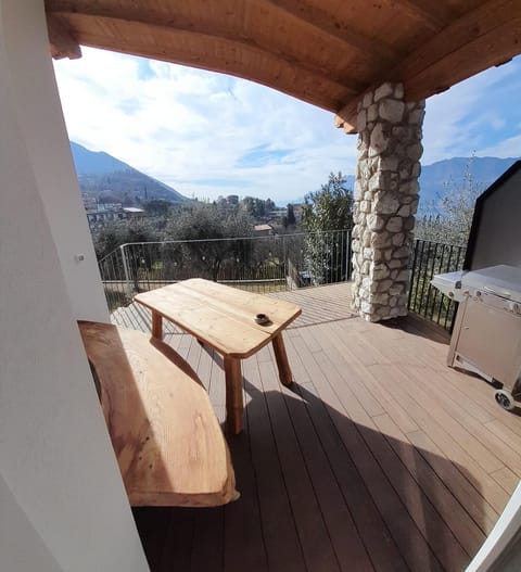 BBQ facilities, Balcony/Terrace, Lake view