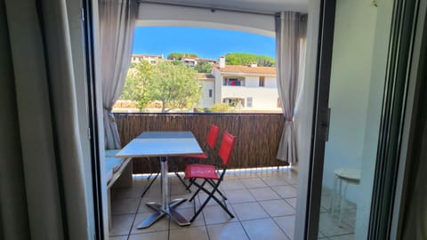 Appart T3, quartier calme , idéal tout à pieds parking privé Apartment in Collioure