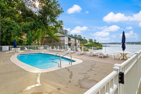 Emerald Bay Lakeview Getaway Apartment in Lake of the Ozarks