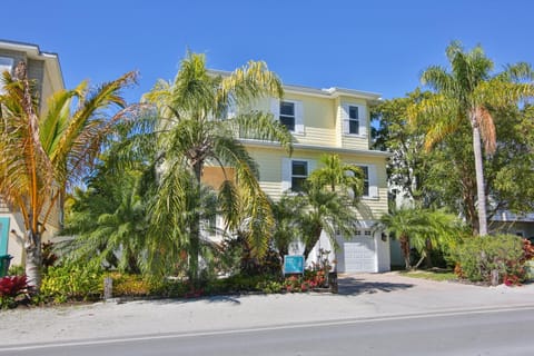 Luxury Waterfront Home With A Heated Pool And Spa! House in Anna Maria Island