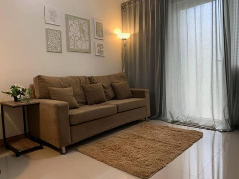 Just Perfect for Your Family & Friends Condo in Las Pinas