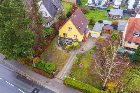 Property building, Neighbourhood, Bird's eye view, Garden, Street view, Location