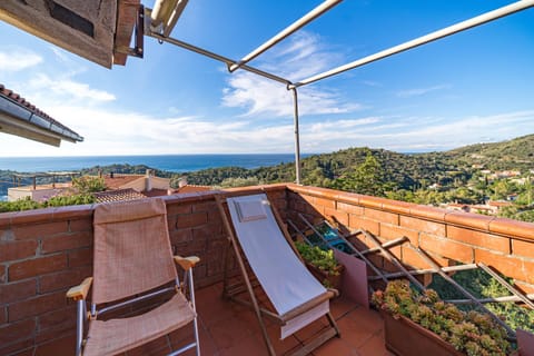 Day, Natural landscape, View (from property/room), Balcony/Terrace, Mountain view, Sea view, sunbed