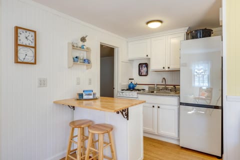 2 Mi to Coastline Quaint Wellfleet Cottage! Maison in Wellfleet