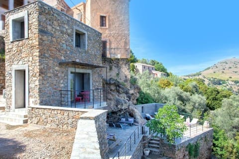 Le SAN PETRONE-TOUR EN PIERRE EN CENTRE CORSE ENTRE MER ET MONTAGNE Apartment in Corsica