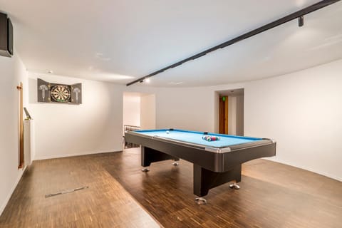 Billiard, Darts, Game Room