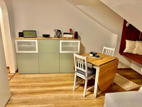 Photo of the whole room, Dining area