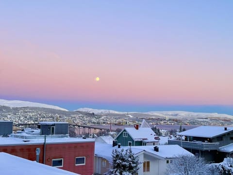 Mountain view, Sea view