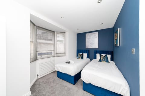 Big House Next to Brighton Beach Sleep 16 I HENS PARTY & STAG DOS WELCOME Apartamento in Hove