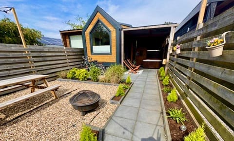 Tiny house with sauna & jacuzzi near Amsterdam House in Haarlem