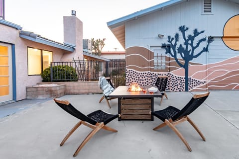 Archie by AvantStay Desert Retreat w Courtyard Edge of Joshua Tree Haus in Yucca Valley