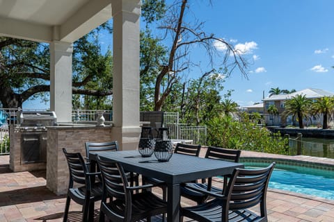 Patio, Dining area