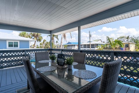 Shells N Sunshine! Getaway Destination Just Minutes from the White Sandy Beaches of Fort Myers! home House in Estero Island