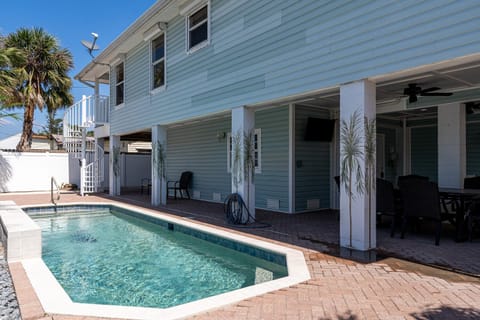 167 Delmar Avenue - Beautiful Private Pool Home on North end of the island home Haus in Estero Island
